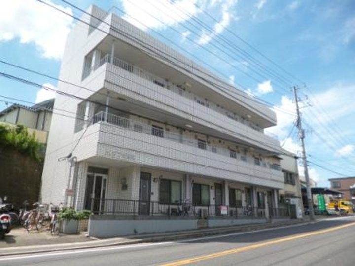 トレゾア作草部(マンスリーマンション)の外観