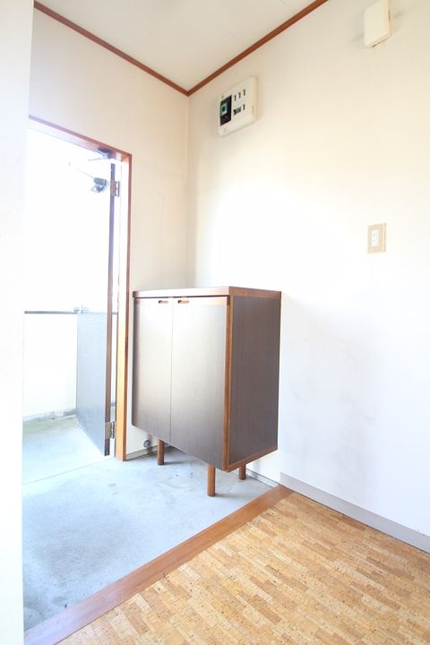 府川ハイツの玄関