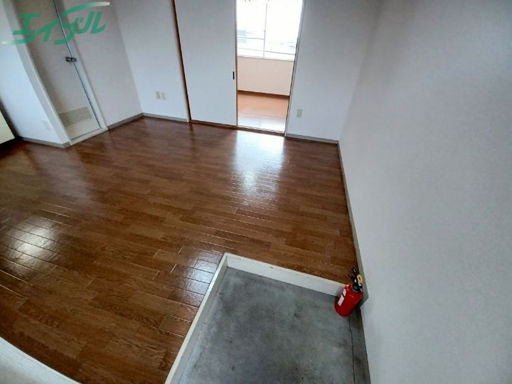 ななぞうアパートの玄関
