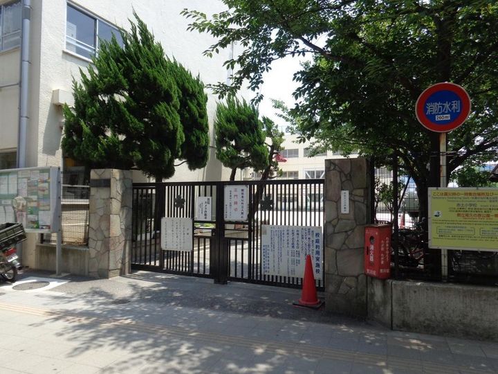 シャトーエイトの周辺