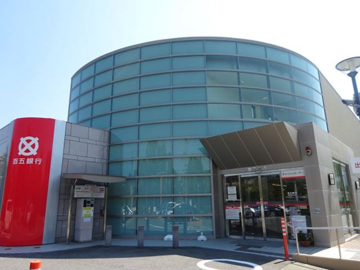 West Fieldの周辺