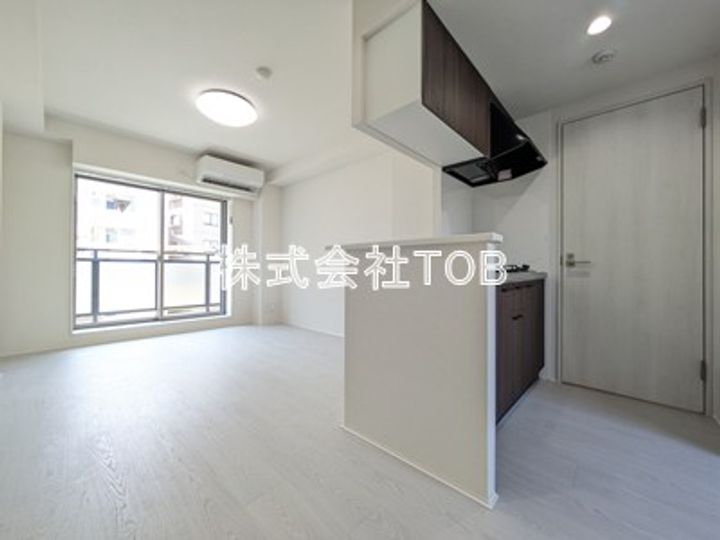 b’CASA調布SOUTH COURTの居間