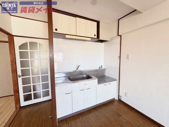 リパルティーレ津新町 B棟のキッチン