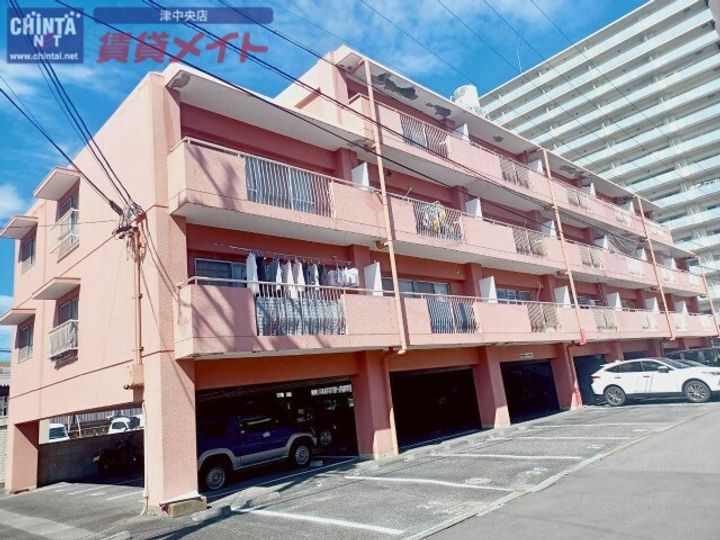 リパルティーレ津新町 B棟の外観