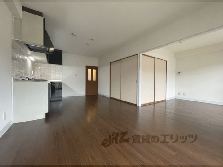 リアライズ八木の居間