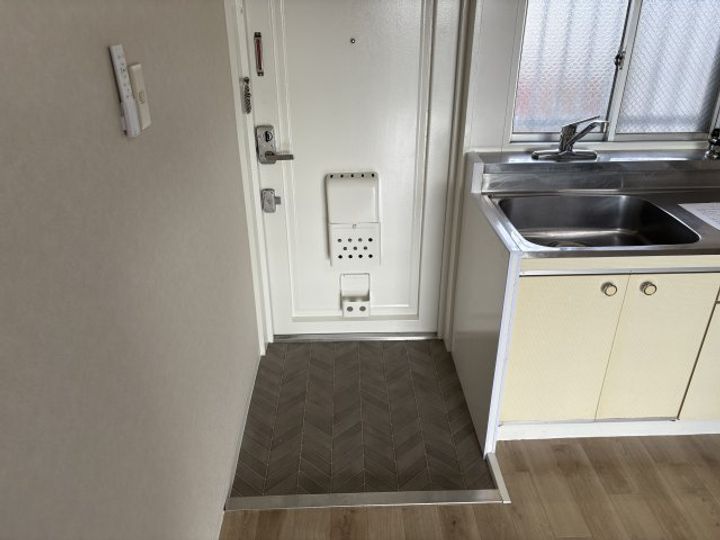 大阪府大阪市西成区南津守4(マンション)の賃貸物件の玄関