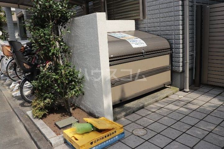 FLORAL EASTの地図