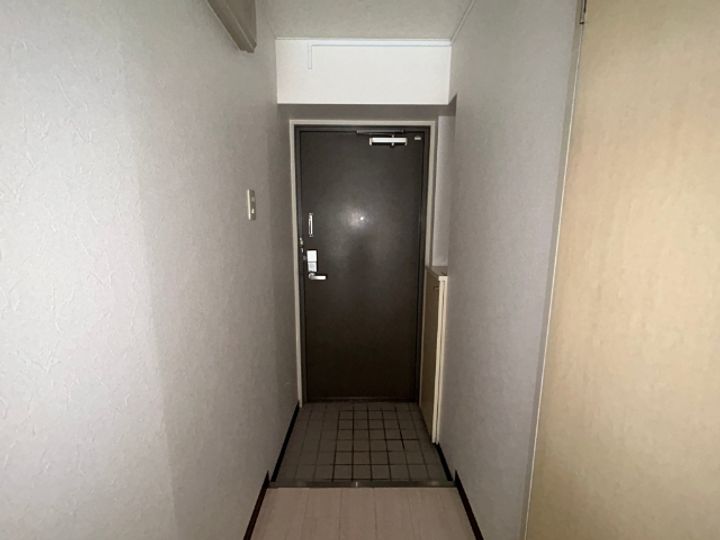 キャンパスサイドの玄関