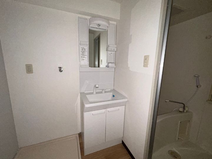 キャンパスサイドの内装