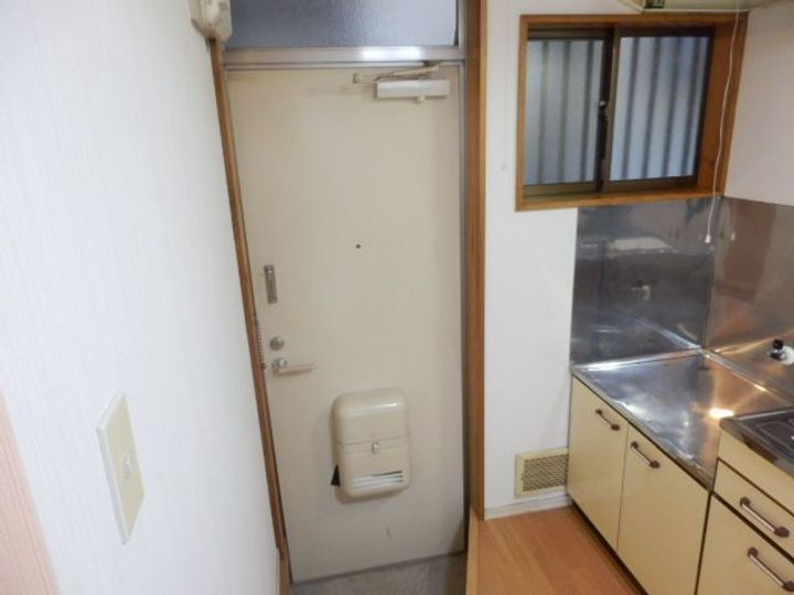 サンハイツ浅岡の玄関