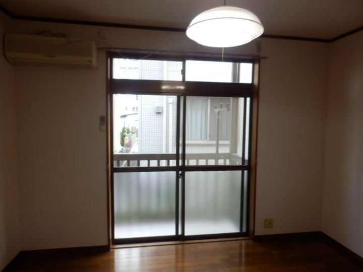 サンハイツ浅岡の居間