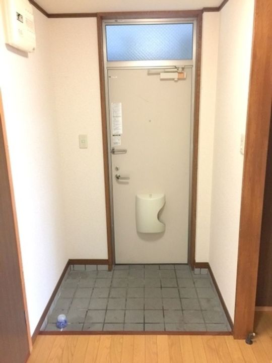 コーポかいつぶりの玄関