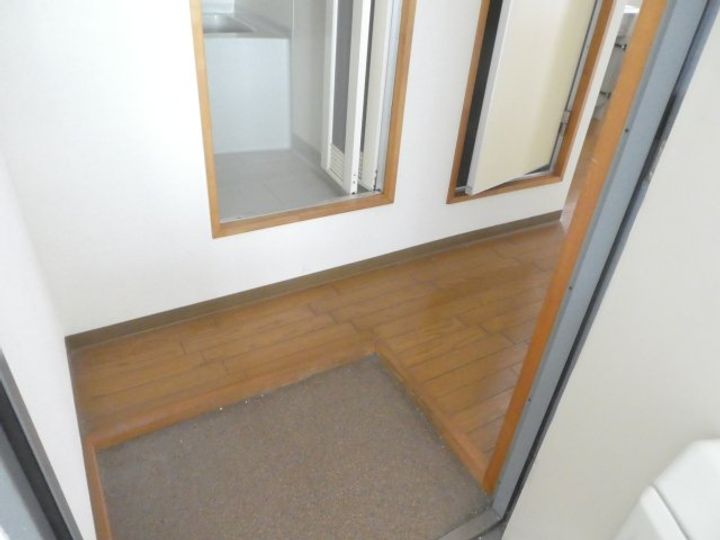 兵庫県明石市魚住町錦が丘4(マンション)の賃貸物件の玄関