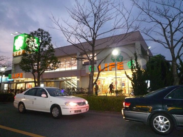 プワソンルージュの周辺