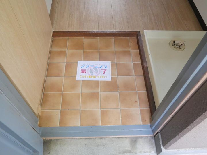 恒産ハイツの玄関