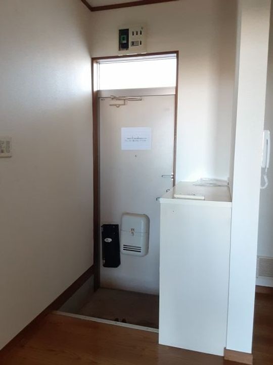 ドミール杉田の玄関