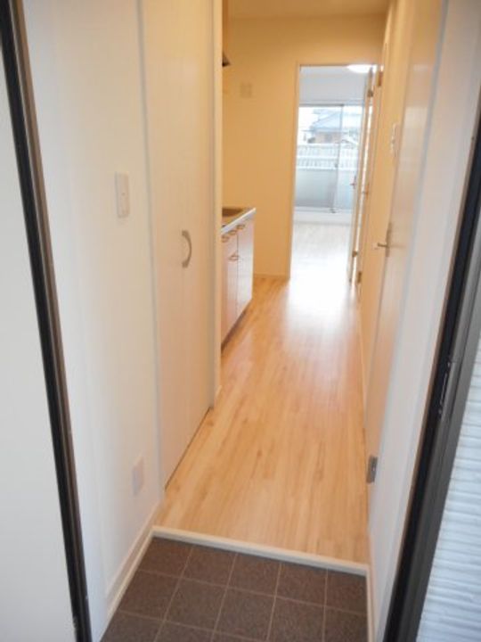 埼玉県東松山市日吉町(アパート)の賃貸物件の玄関