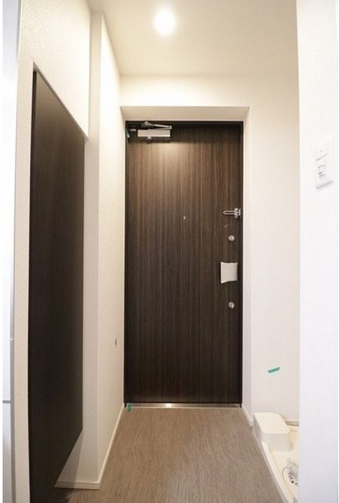 神奈川県横浜市神奈川区東神奈川2(マンション)の賃貸物件の玄関