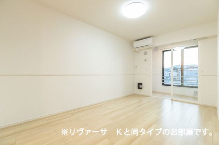 コリーナ アルモ Eの居間