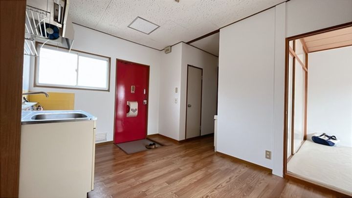 岡山県岡山市中区倉田の賃貸アパートの玄関