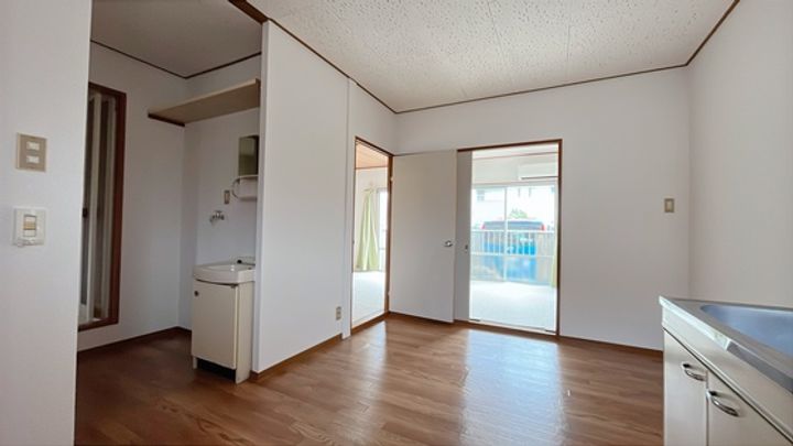 岡山県岡山市中区倉田の賃貸アパートの居間