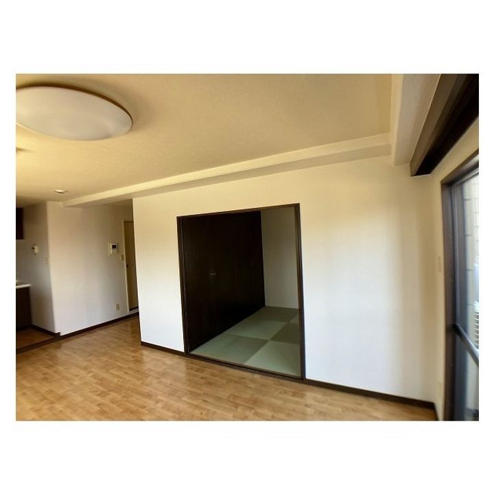 グランドールハタダの居間