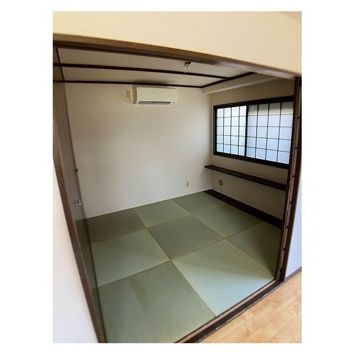 グランドールハタダの居間
