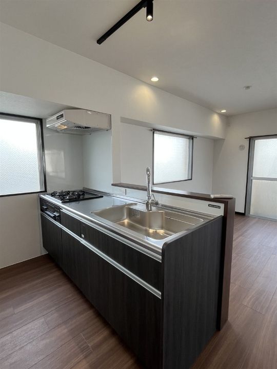 静岡県浜松市中央区砂山町(マンション)の賃貸物件のキッチン