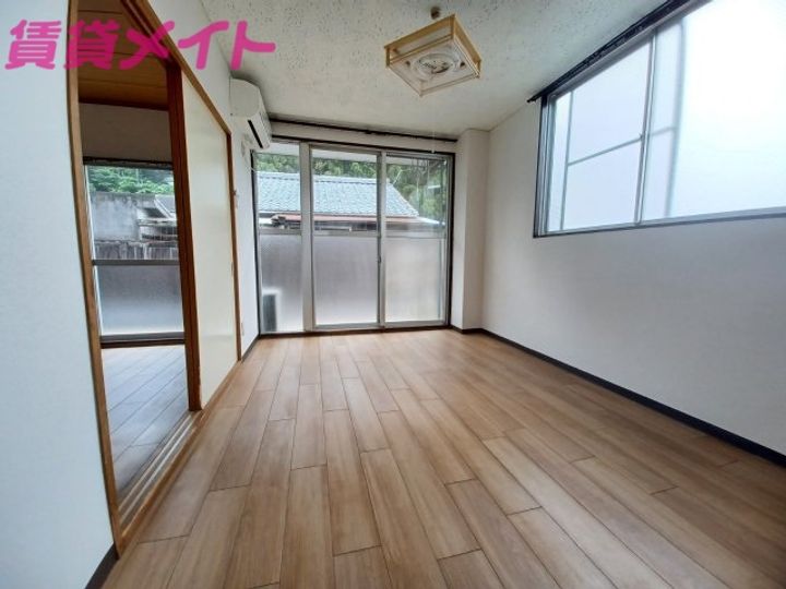 パークビレッジ亀山の内装