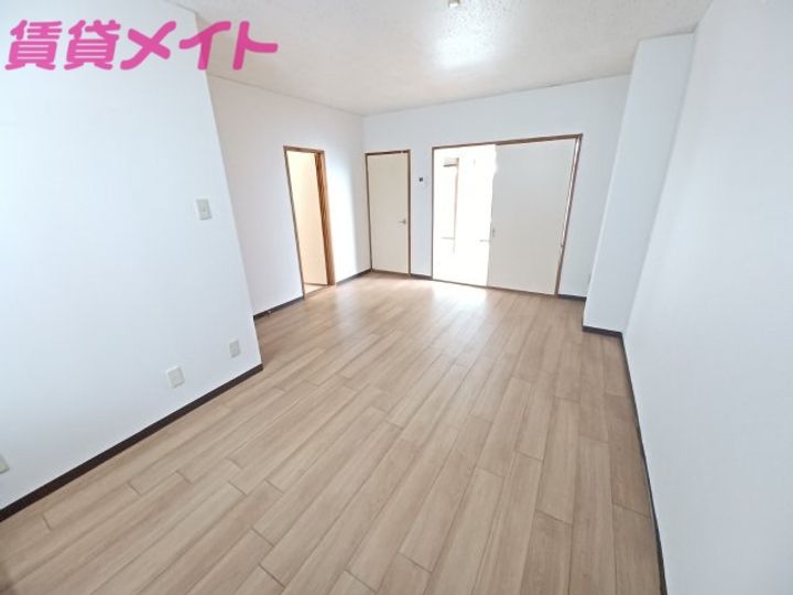 パークビレッジ亀山の居間