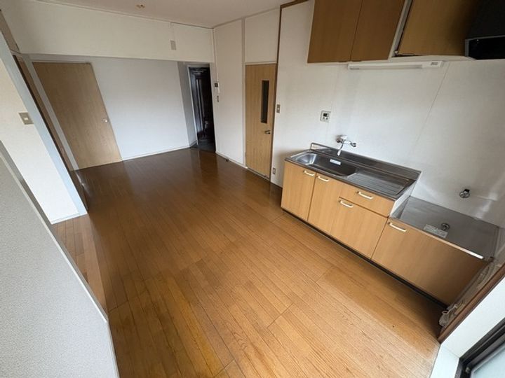 カルチェ川内の居間