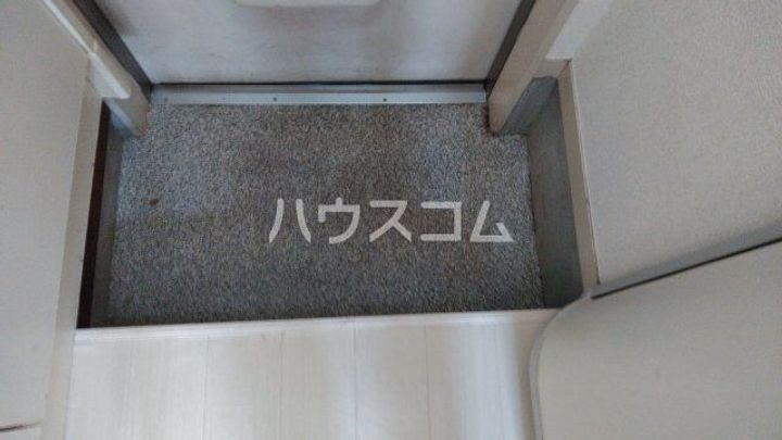 つつじヶ丘BNKハイツB棟の玄関