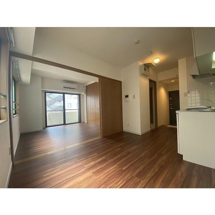 コモドール雷門の居間