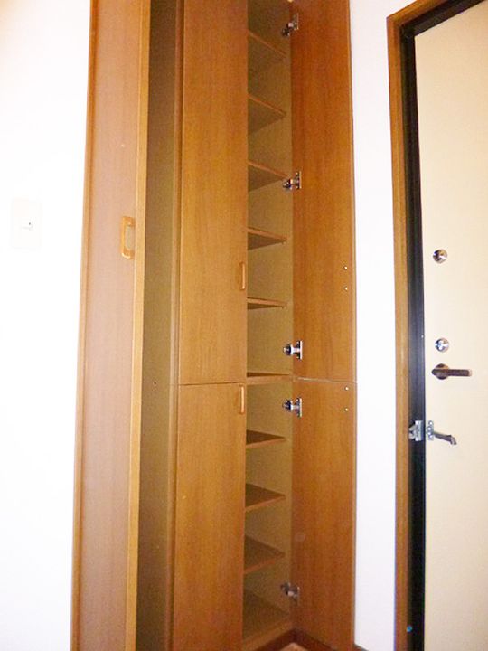 エクセルリバーサイドCの玄関