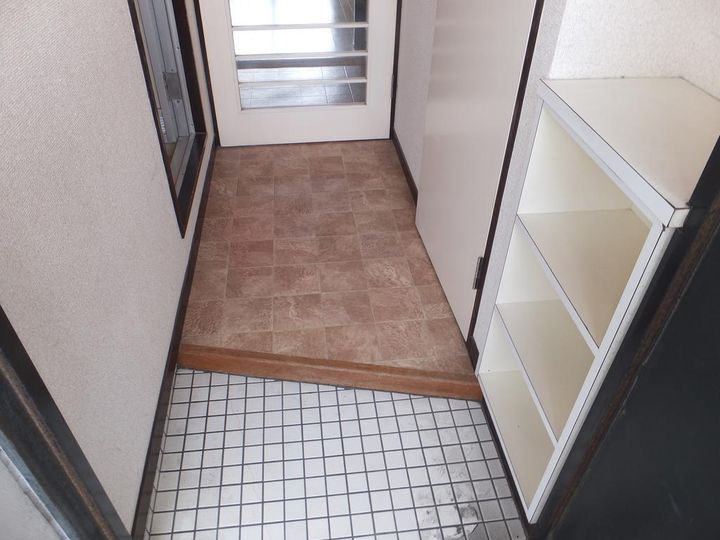 鹿児島県鹿児島市桜ヶ丘5(マンション)の賃貸物件の玄関