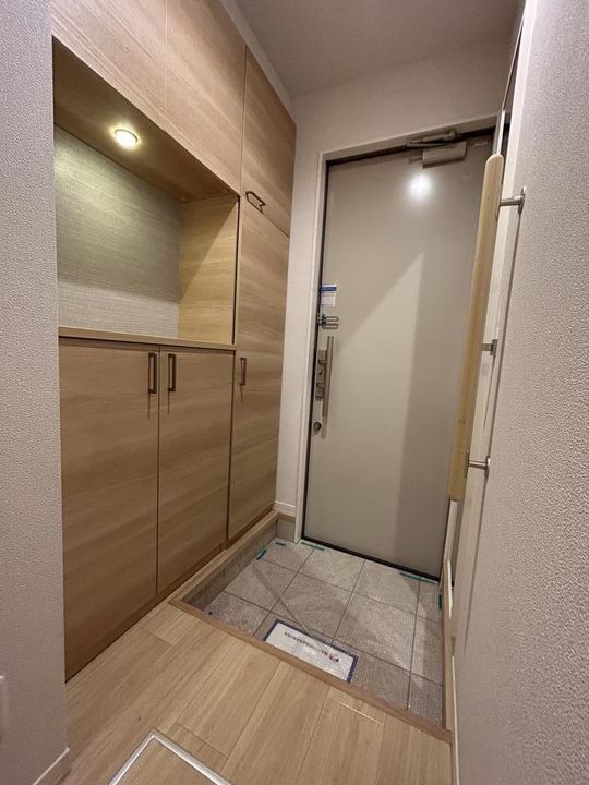 エレベジオの玄関