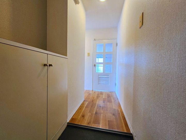 アルバアシャリア奥本ビルの玄関