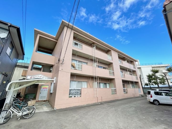 サニーハイツマキの外観