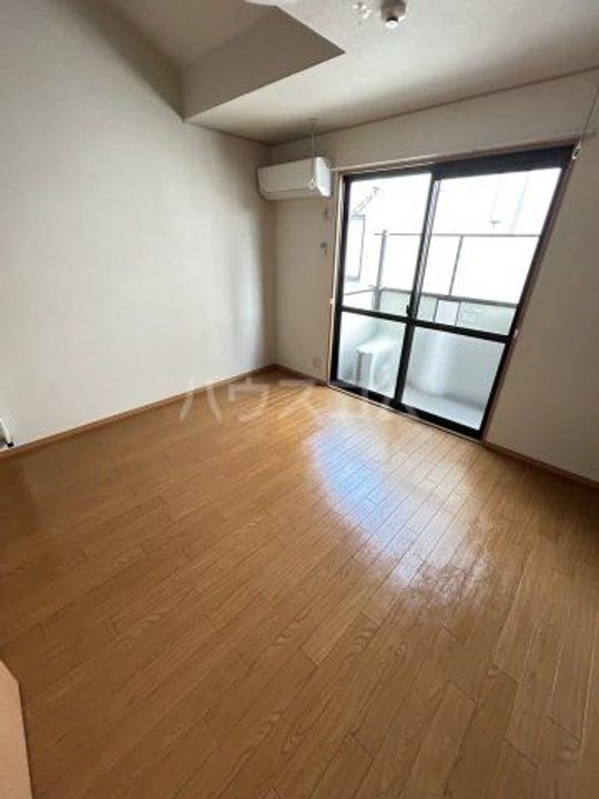 レスプランドールの居間