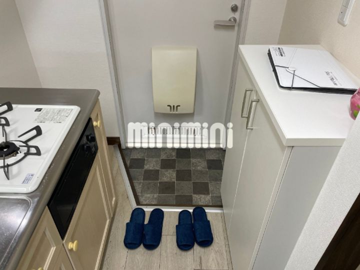 グレイシャス駿河Bの玄関