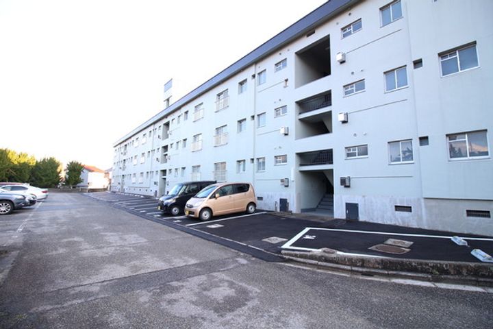 グラッツアモーレ高岡の地図