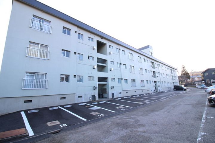 グラッツアモーレ高岡の外観