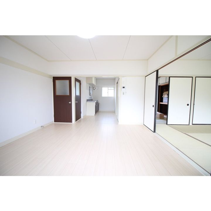 グラッツアモーレ高岡の居間