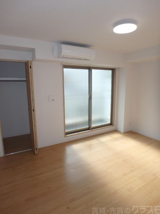 ソリティア桃谷の居間