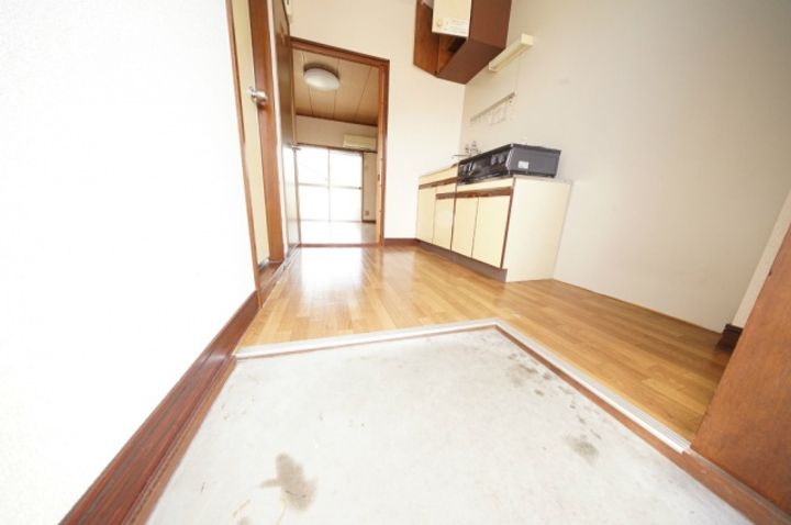 山口県下関市山の田本町(アパート)の賃貸物件の玄関