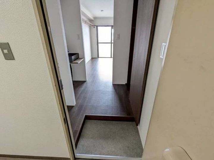 KENSEI9(旧第5山肩ビル)の玄関