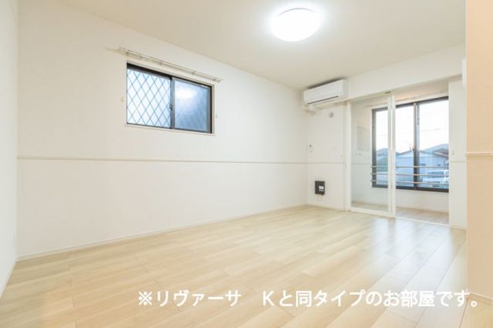コリーナ アルモ Eの居間