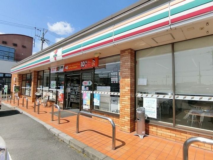 フラン・ブローテBの周辺
