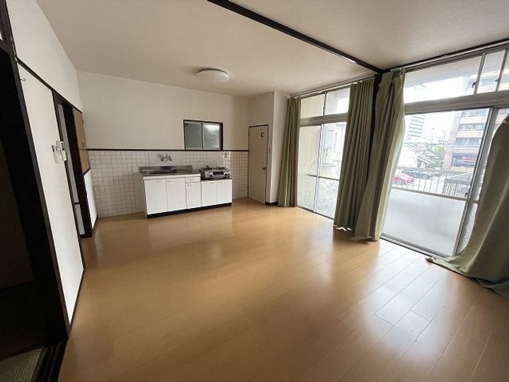 野田ビルの居間