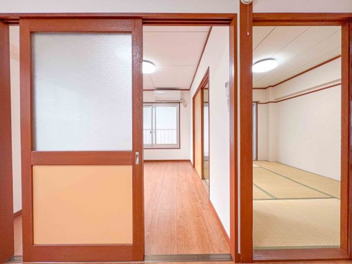 村上コーポの玄関